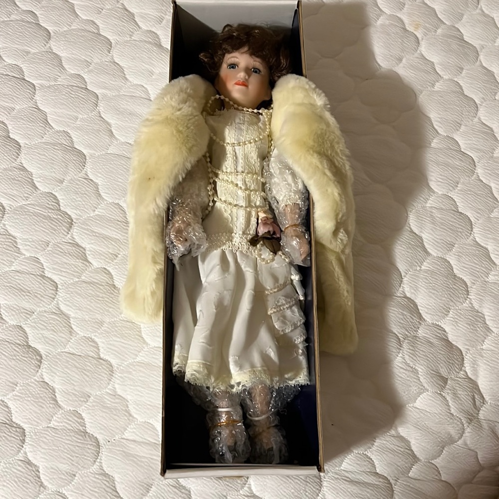 DS. Nicholas Limited

Item Number 1020 Porcelain Doll